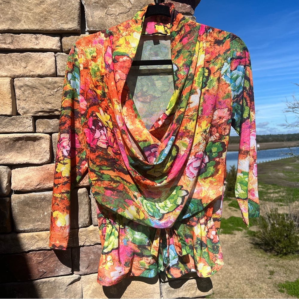 🌺🌸🌼JULIETTE•COLORFUL SHEER DRAPING
BLOUSE.SIZE MEDIUM